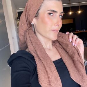 מטפחת מרובעת קרפ חום בהיר
