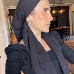 מטפחת מרובעת קרפ שחור