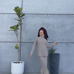 חליפת פסים חצאית בגיזרה ישרה במבחר צבעים