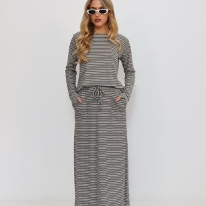 חליפת פסים חצאית מתרחבת בצבעים