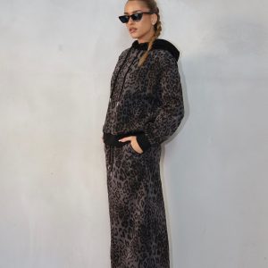 חליפת חצאית קפוצ'ון מנומר