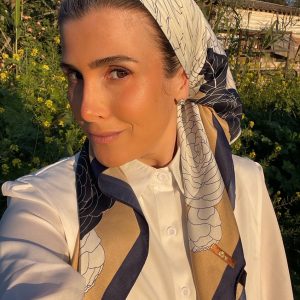 מרובעת משי פרחונית בצבעים