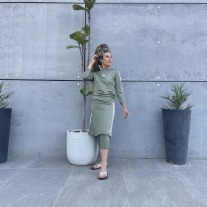 בגד ים/חליפת ספורט עם טייץ מחובר צבע זית